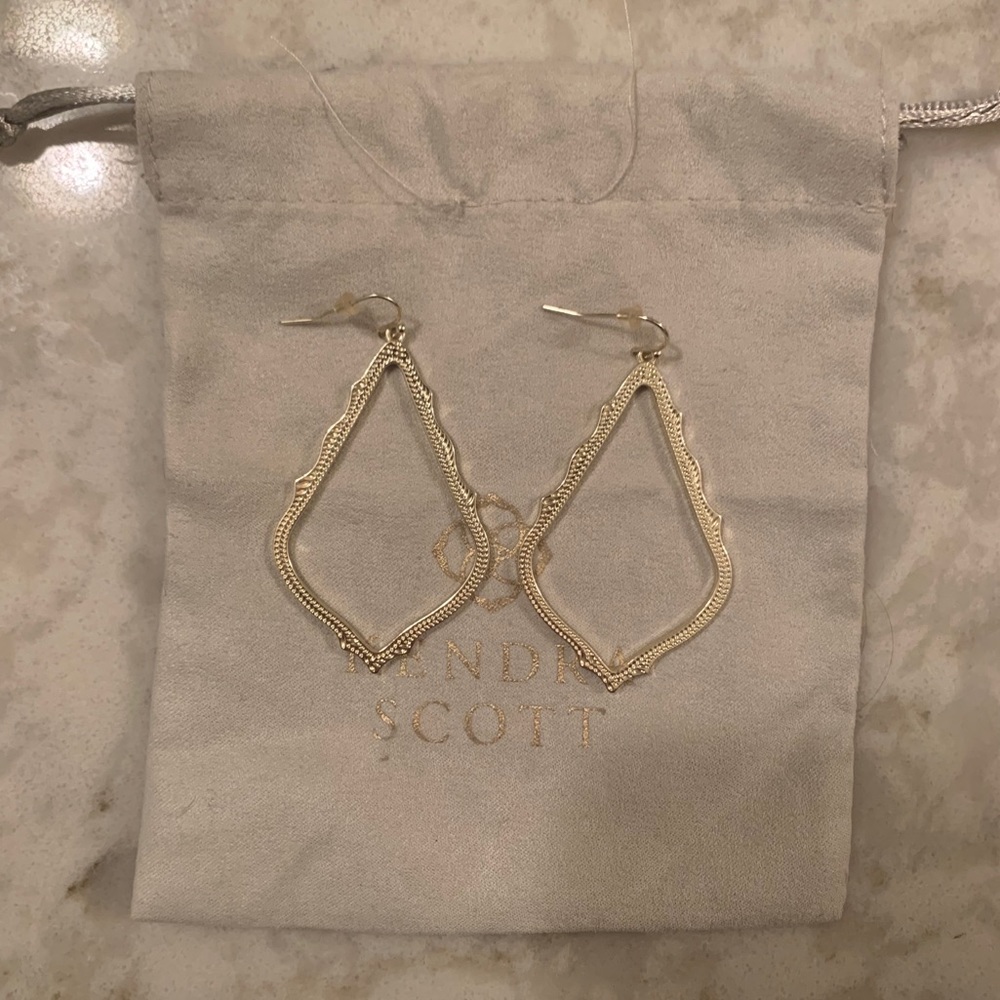 gold kendra scott earrings